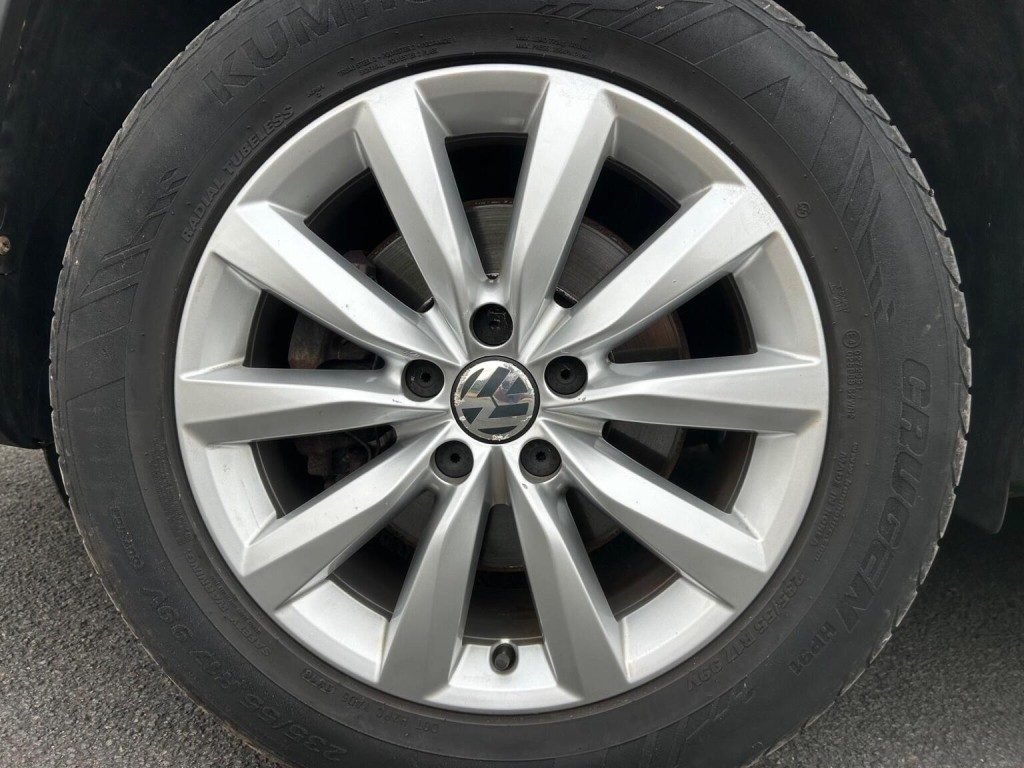 Volkswagen Tiguan - Image 10