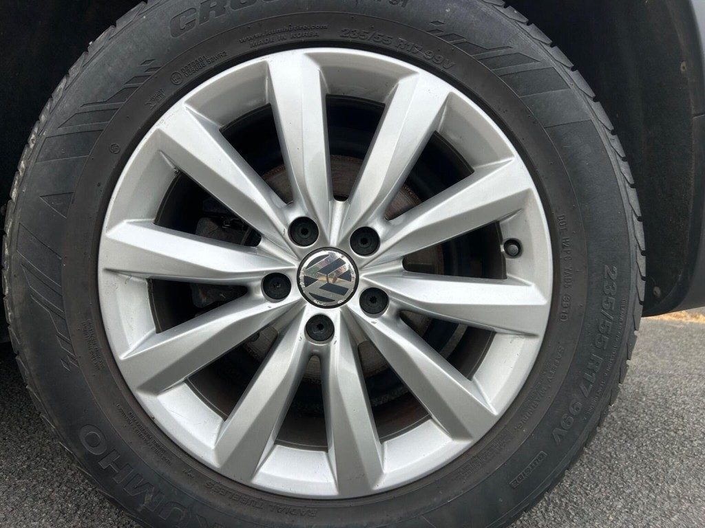 Volkswagen Tiguan - Image 11