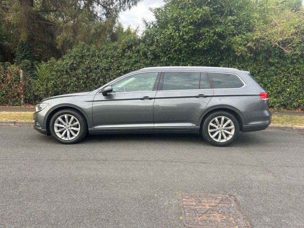 Volkswagen Passat - Image 8