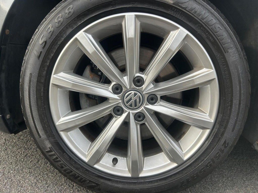 Volkswagen Passat - Image 10