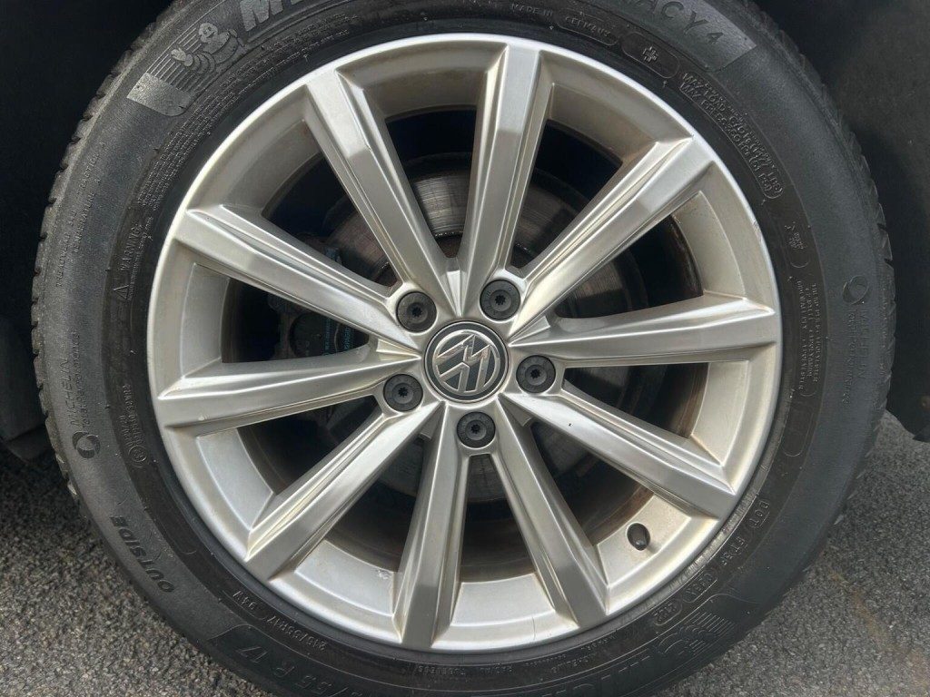 Volkswagen Passat - Image 11