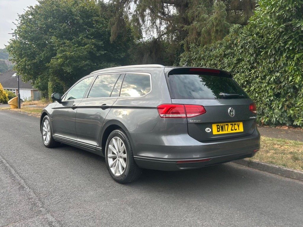 Volkswagen Passat - Image 12