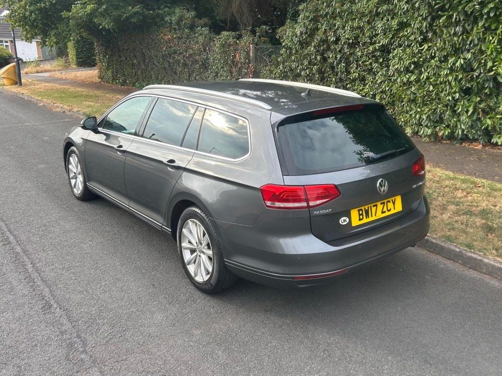 Volkswagen Passat - Image 13