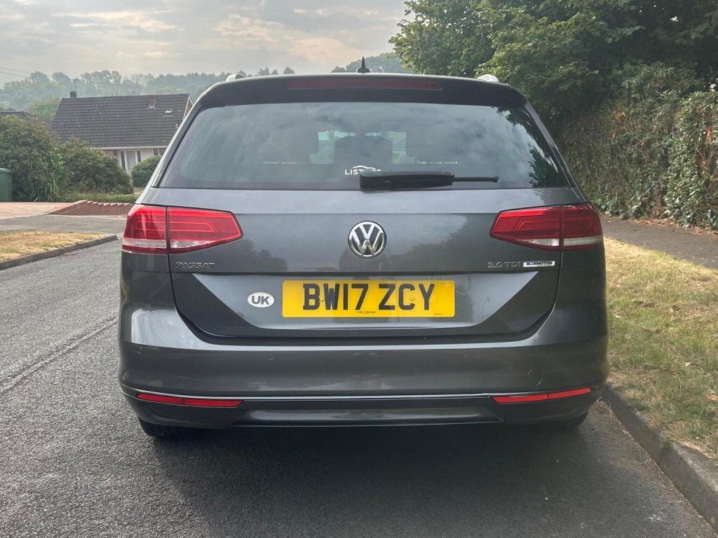 Volkswagen Passat - Image 14