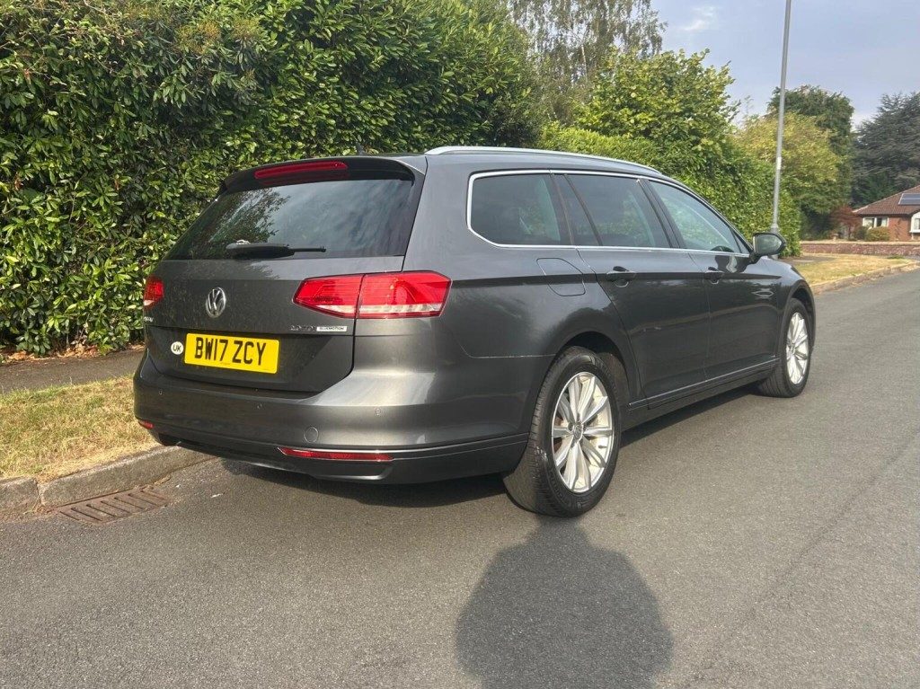 Volkswagen Passat - Image 17