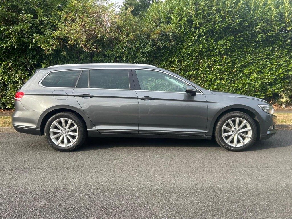 Volkswagen Passat - Image 19