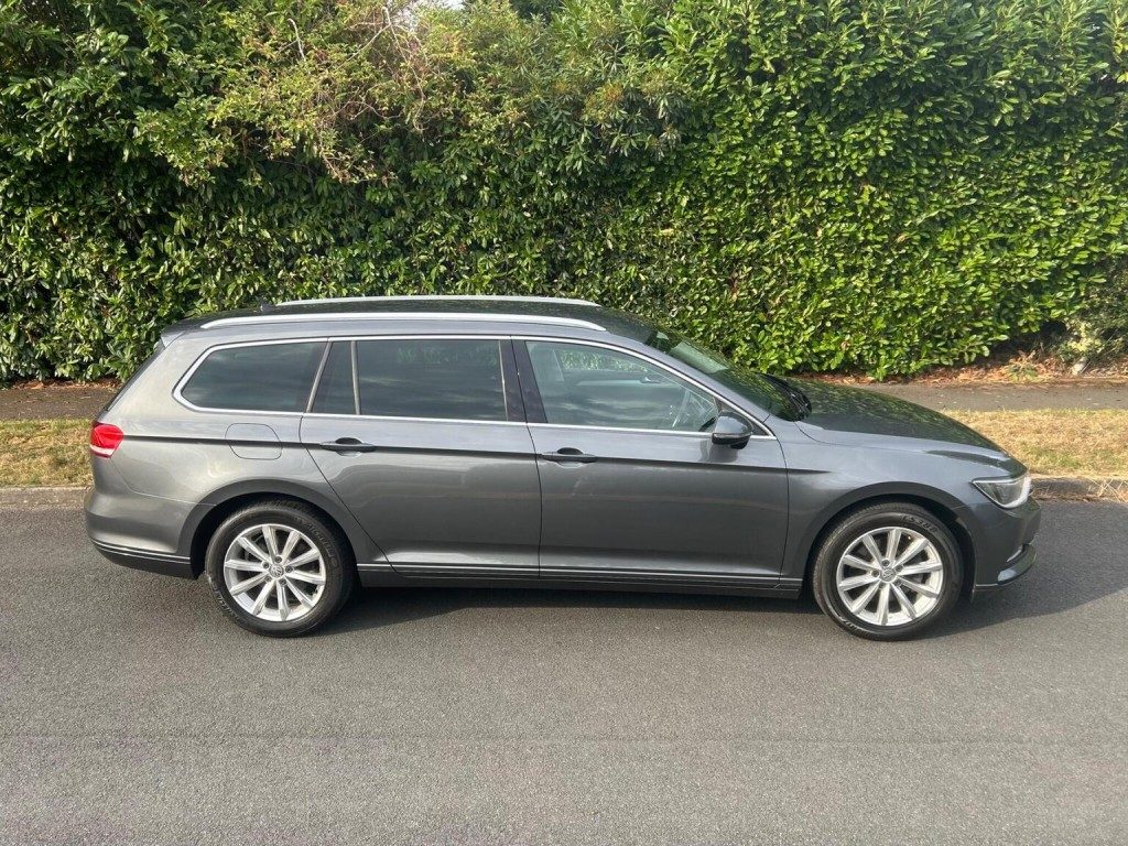 Volkswagen Passat - Image 20
