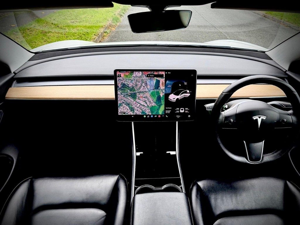 Tesla Model 3 - Image 5