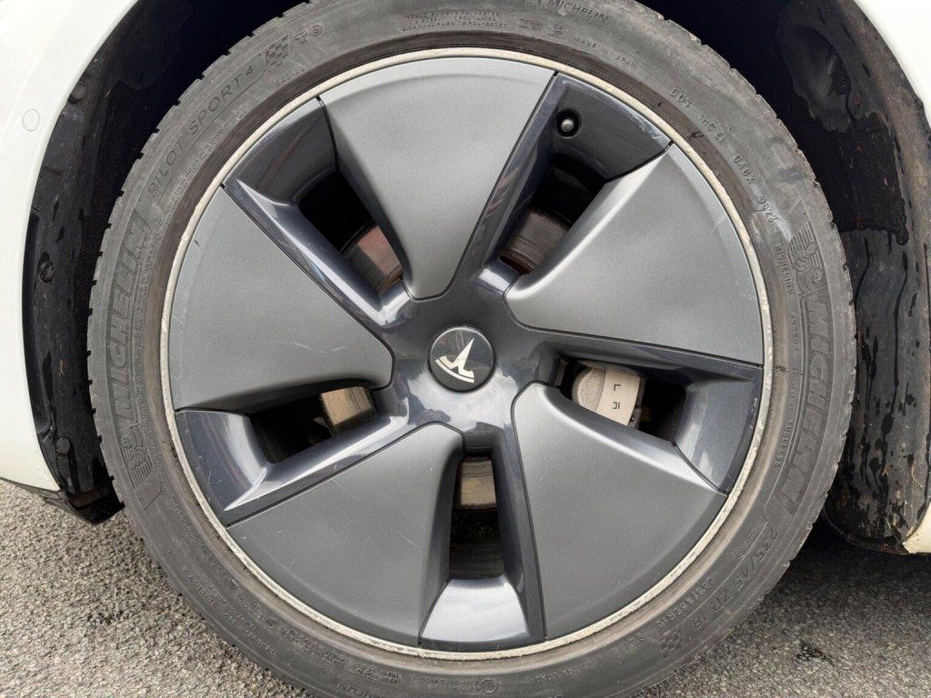 Tesla Model 3 - Image 11