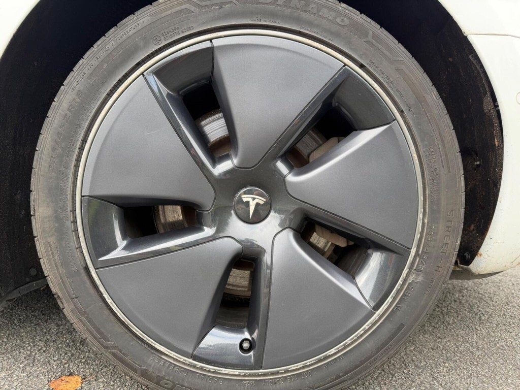 Tesla Model 3 - Image 12