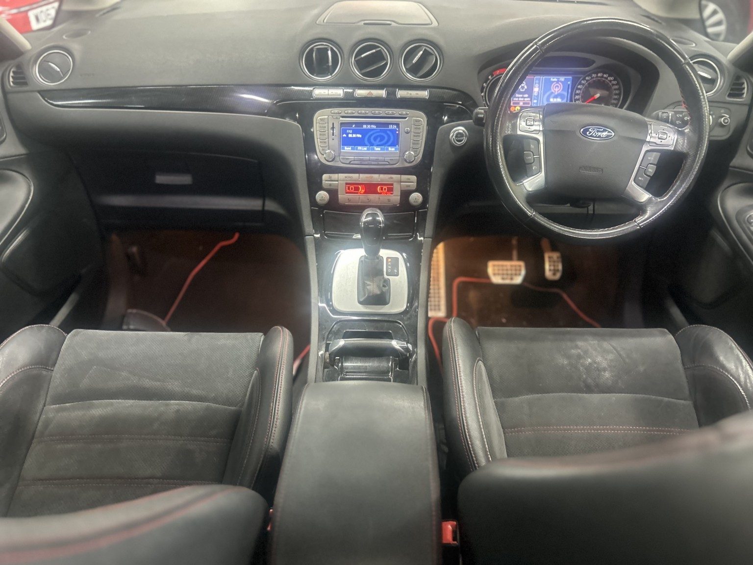 Ford S-Max - Image 11
