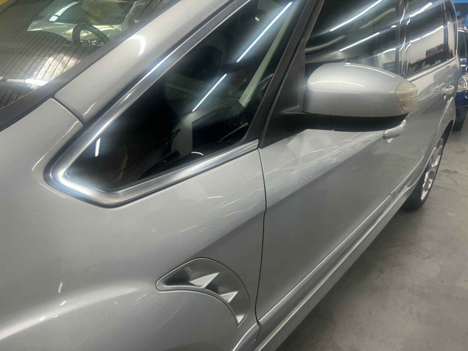 Ford S-Max - Image 17