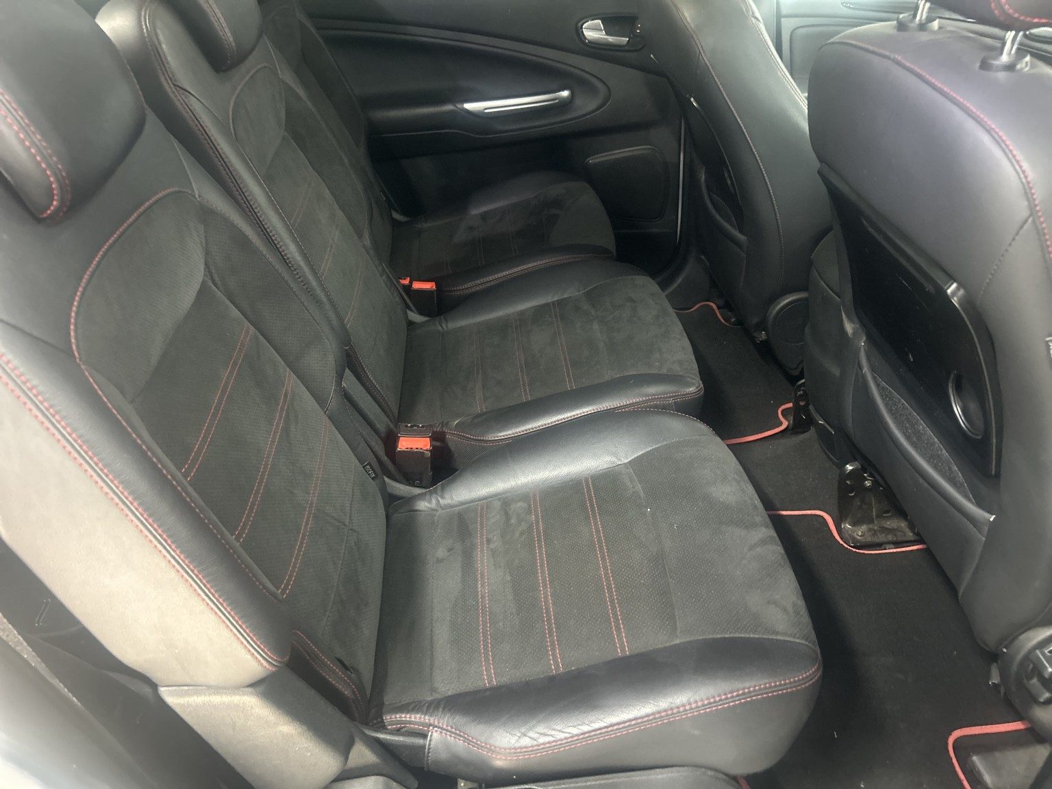 Ford S-Max - Image 20