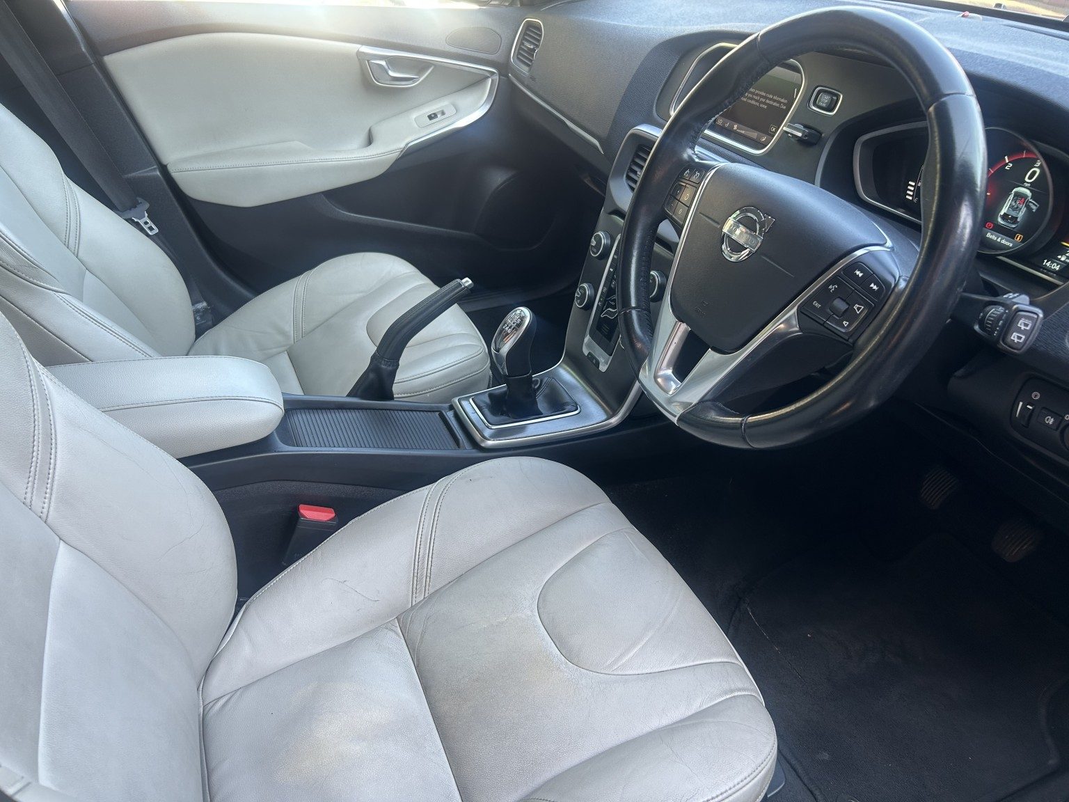 Volvo V40 - Image 8