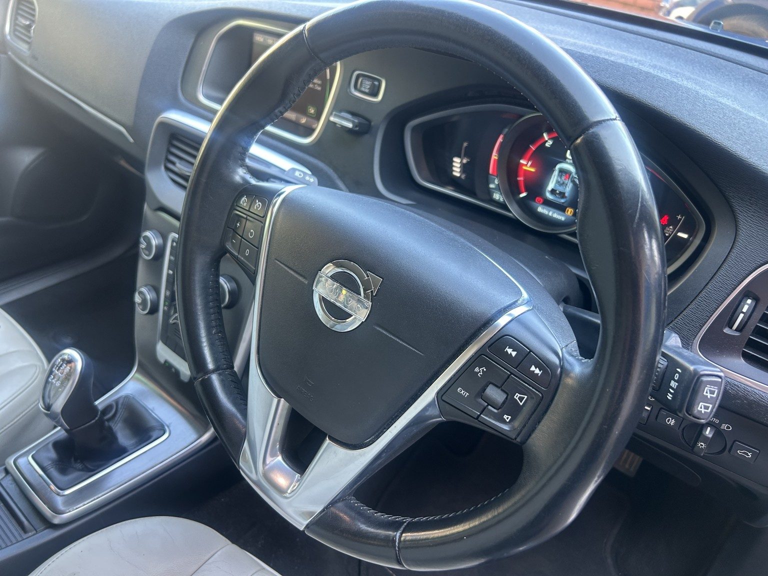 Volvo V40 - Image 9