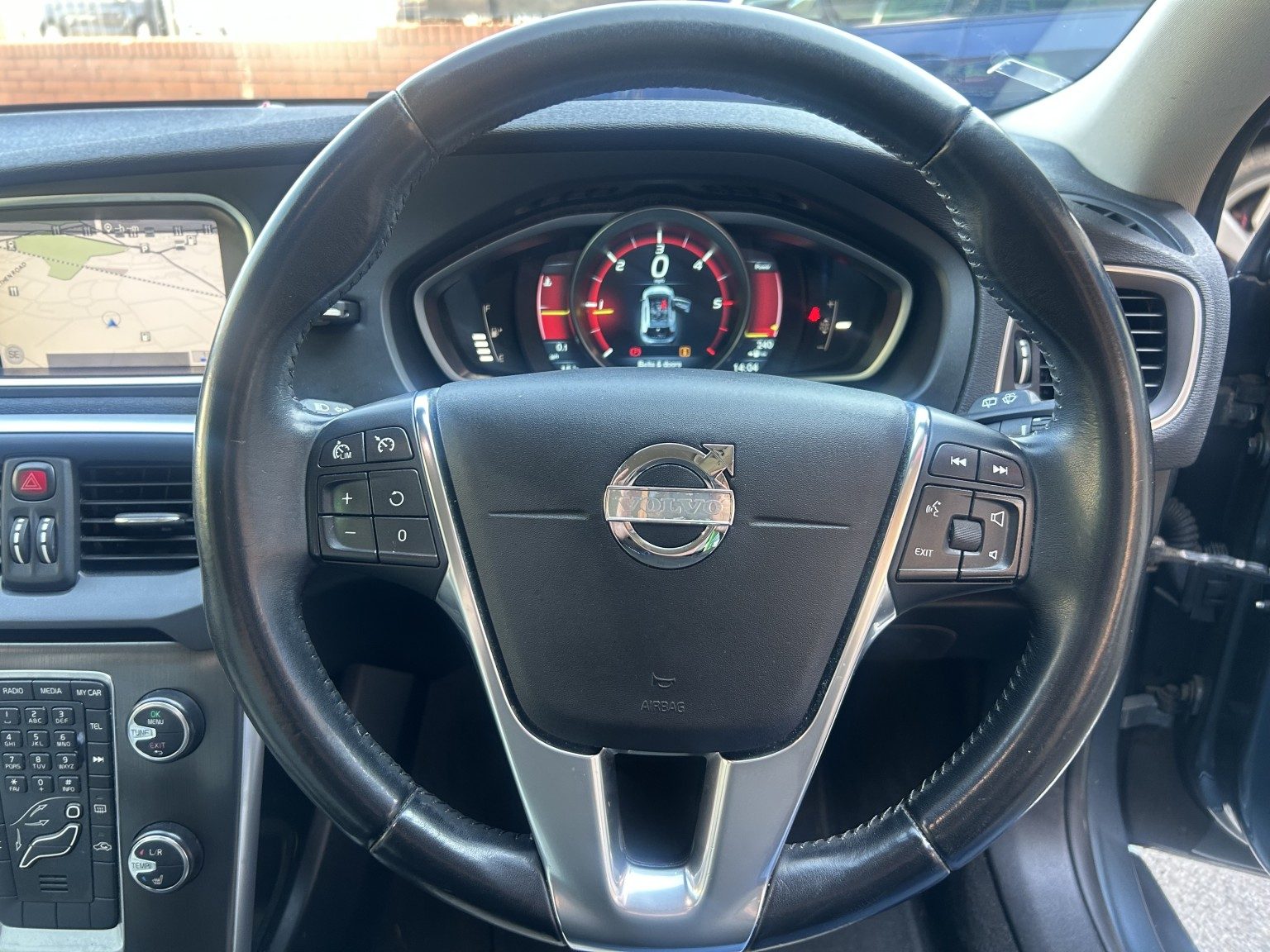 Volvo V40 - Image 10
