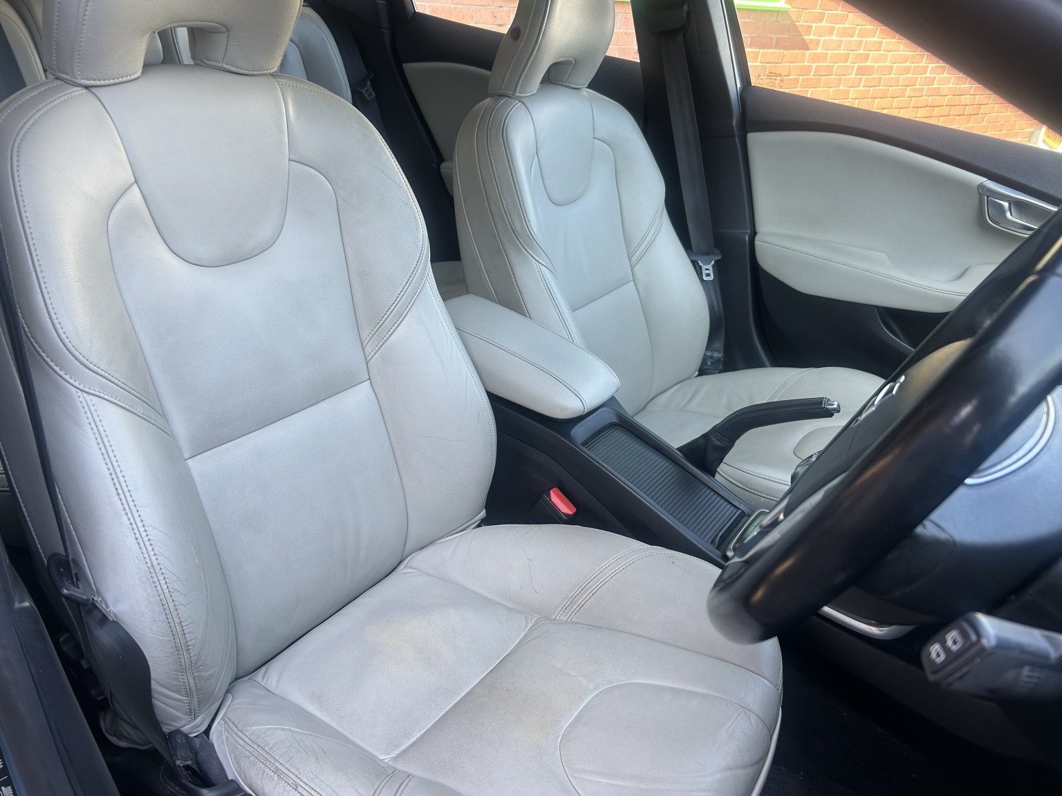 Volvo V40 - Image 13