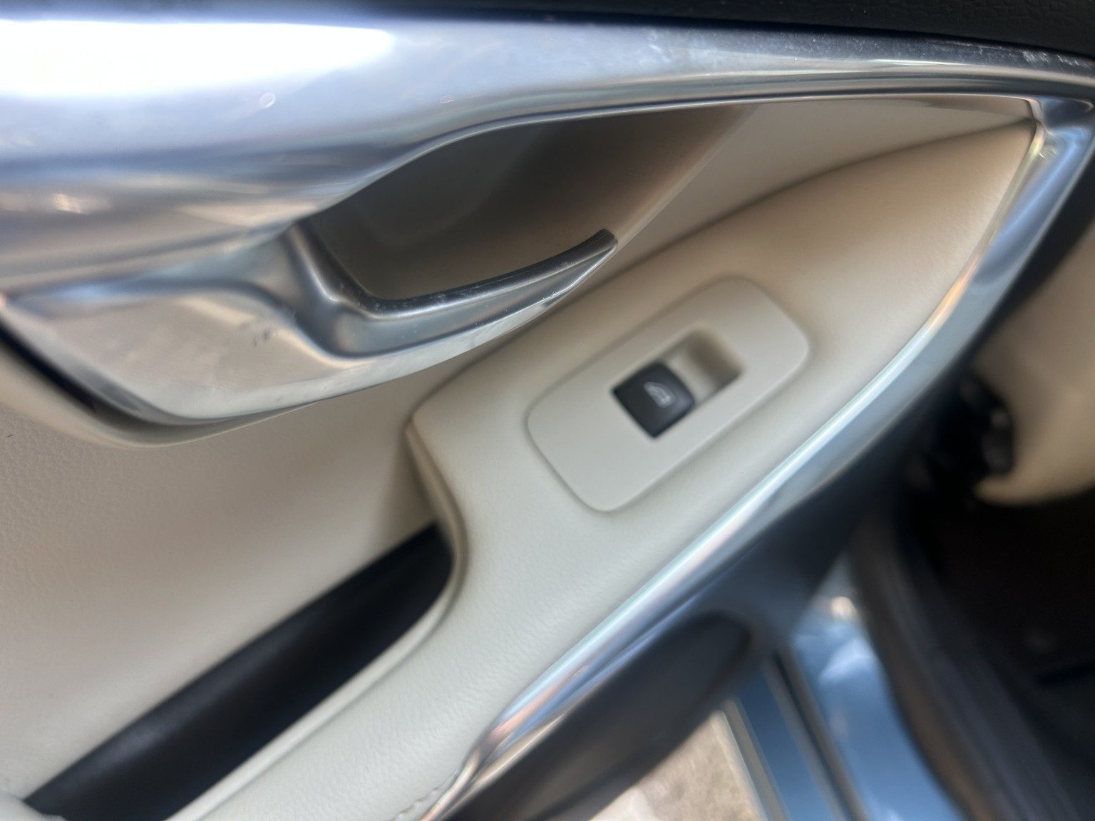 Volvo V40 - Image 16