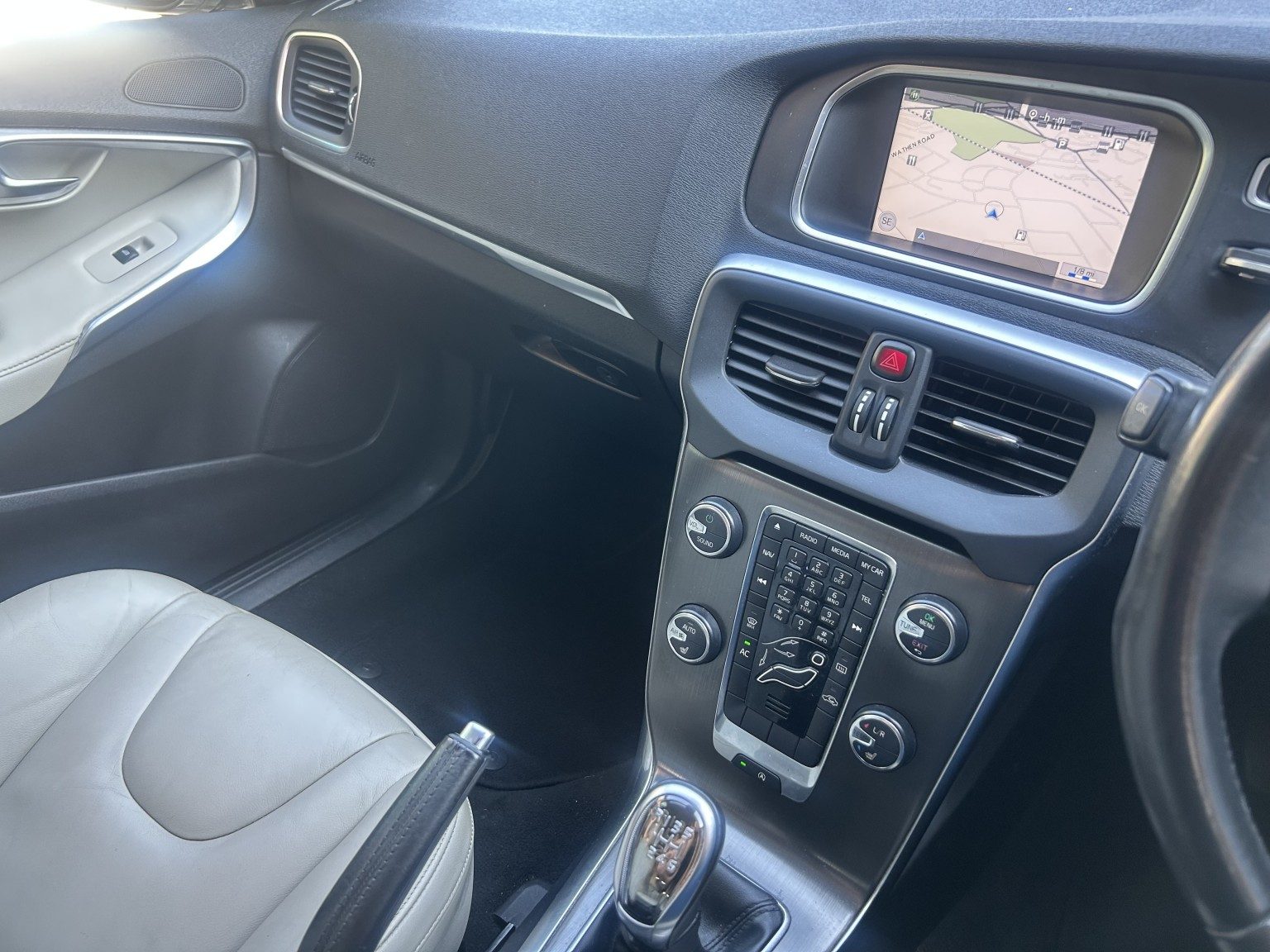 Volvo V40 - Image 17
