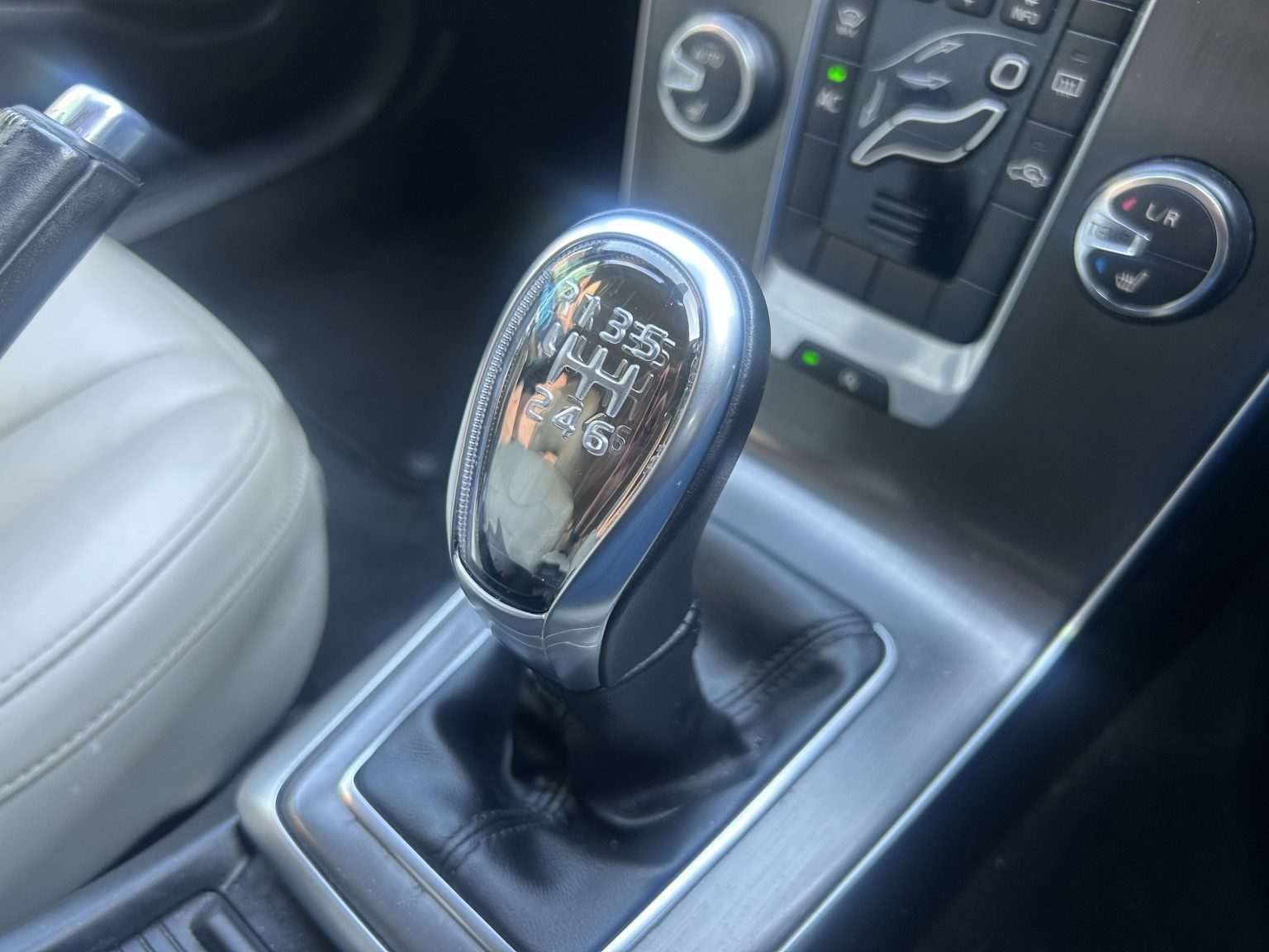 Volvo V40 - Image 19