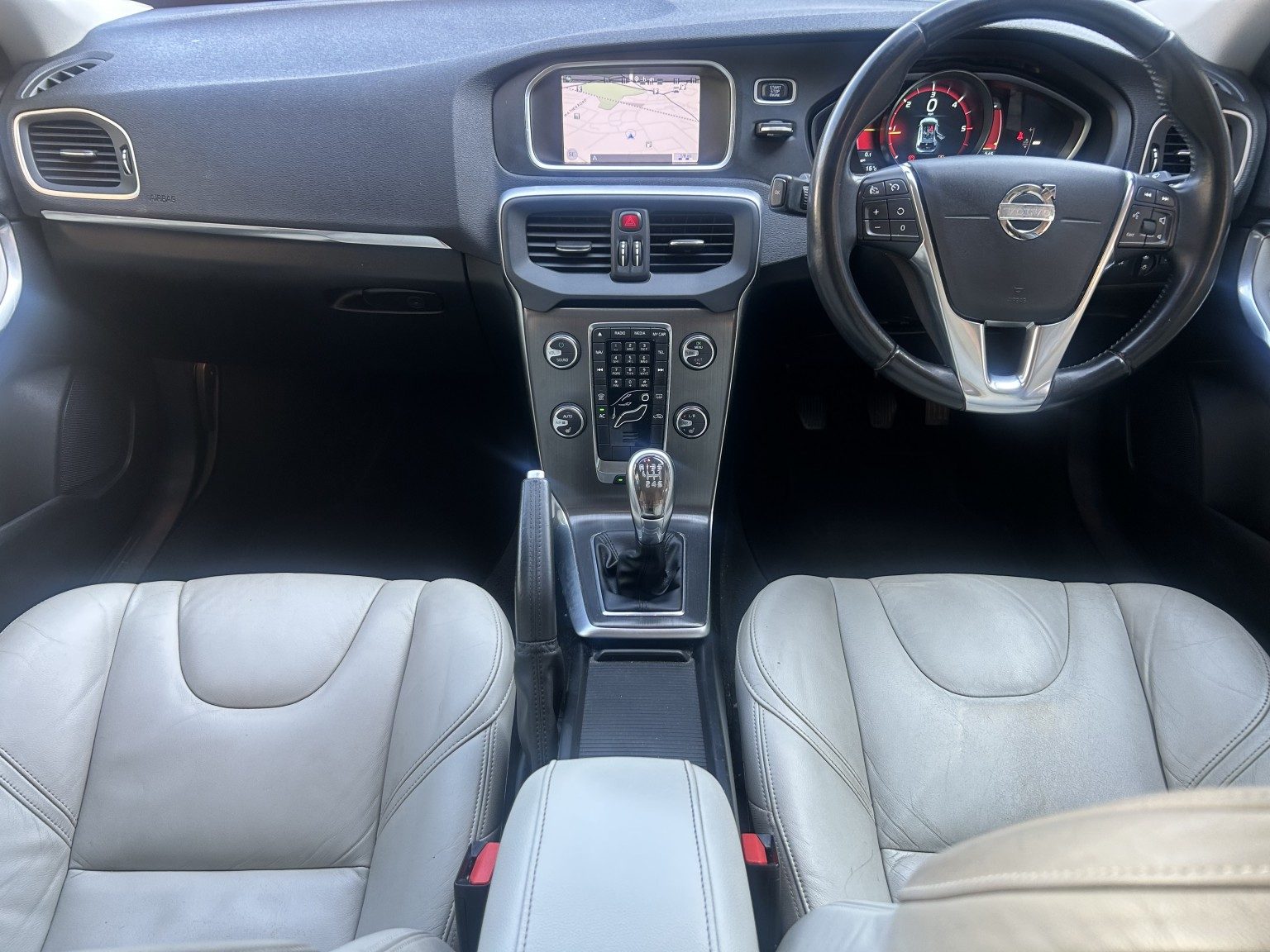 Volvo V40 - Image 20