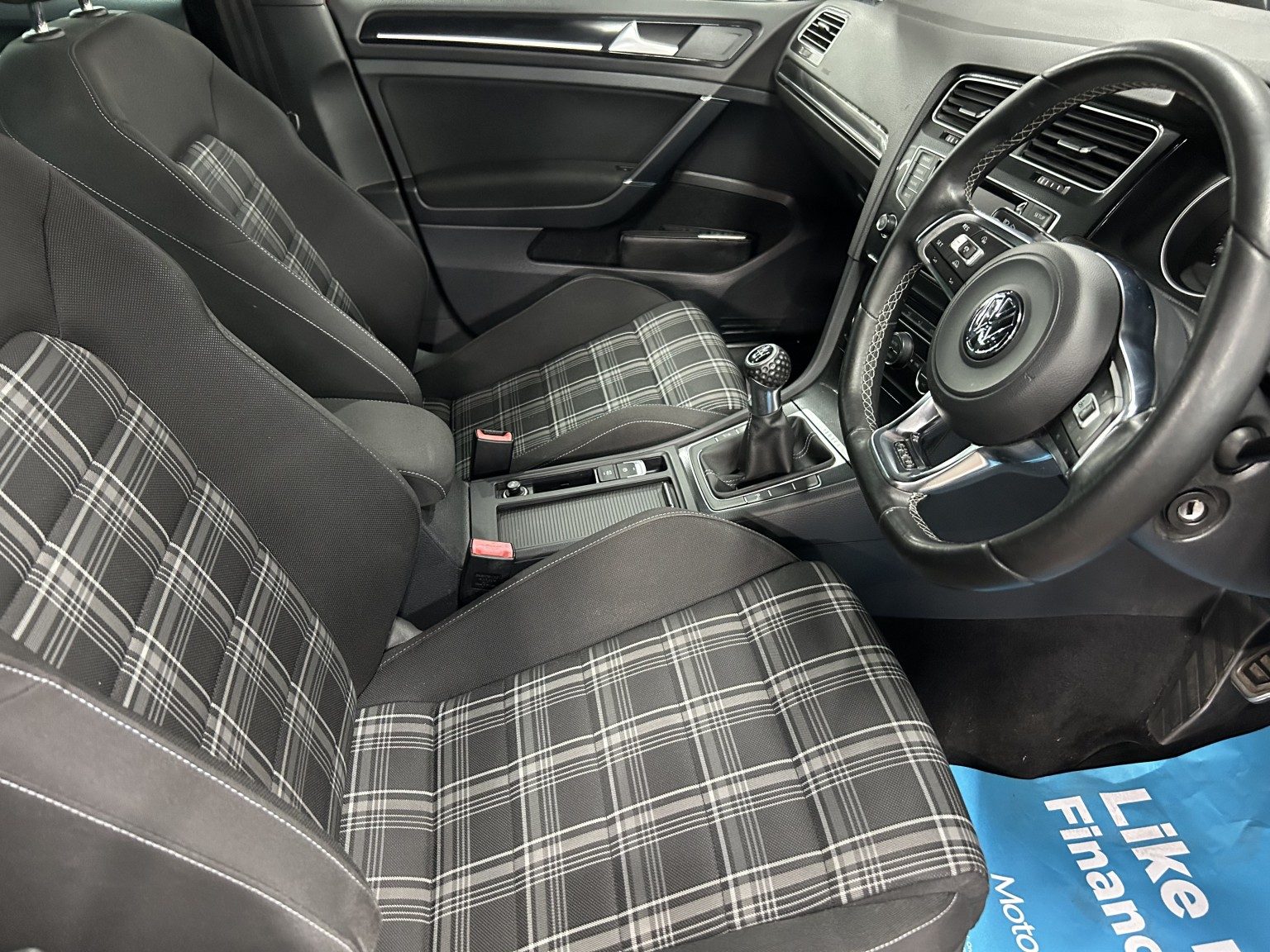Volkswagen Golf - Image 8