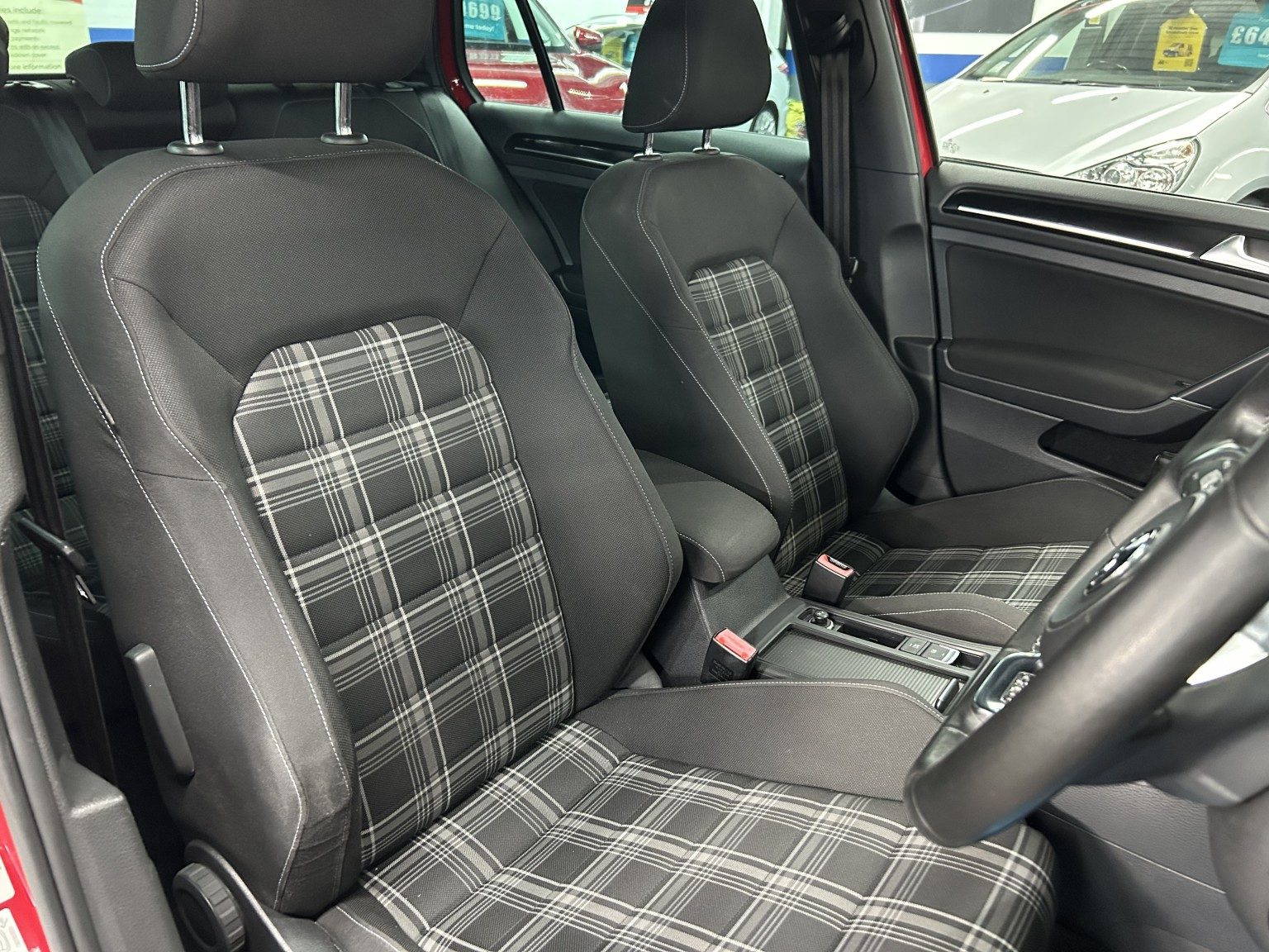 Volkswagen Golf - Image 9