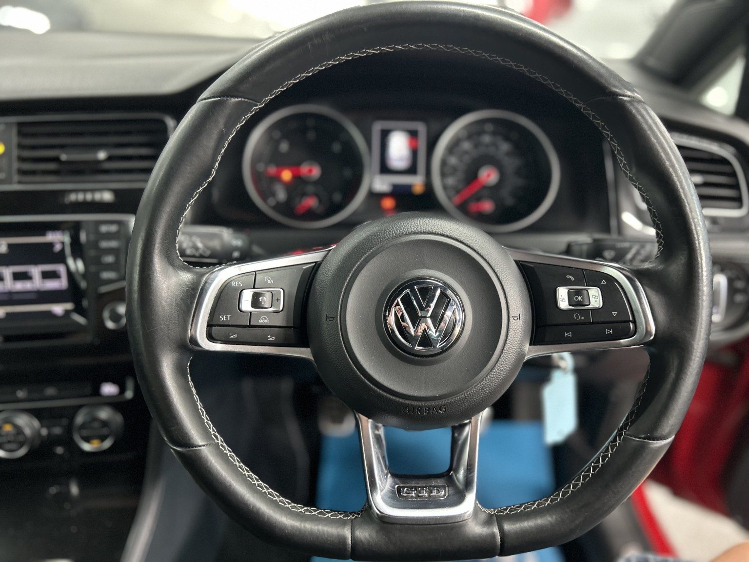 Volkswagen Golf - Image 11
