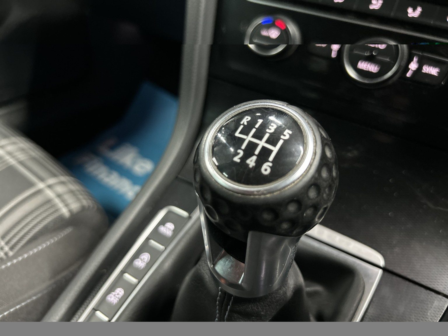 Volkswagen Golf - Image 19