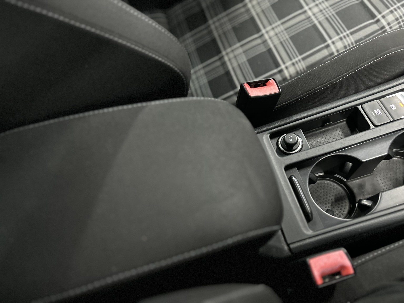 Volkswagen Golf - Image 20