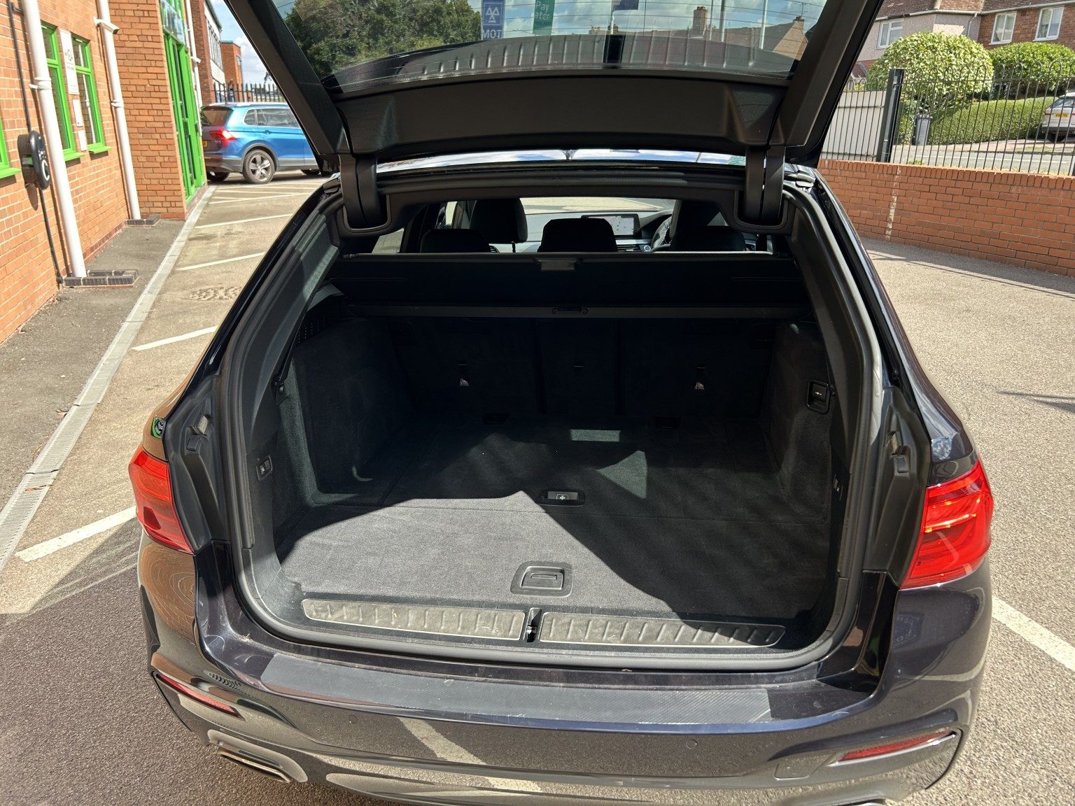 Bmw 5 Series - Image 17
