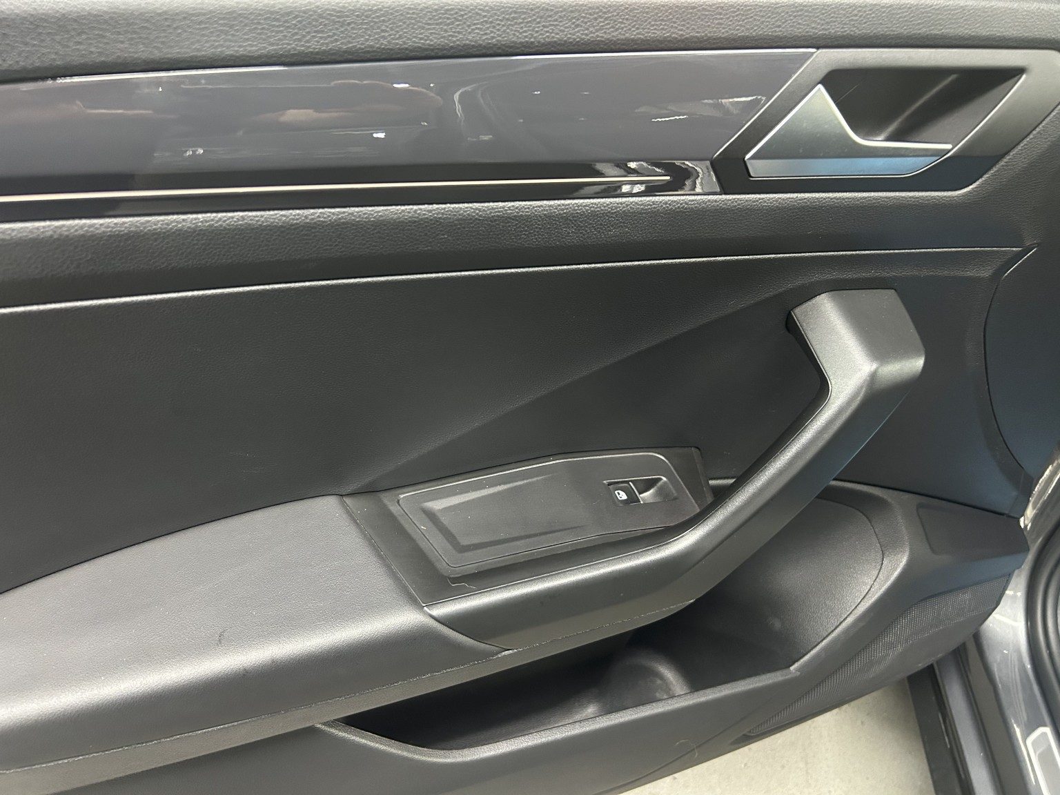 Volkswagen T-Roc - Image 11