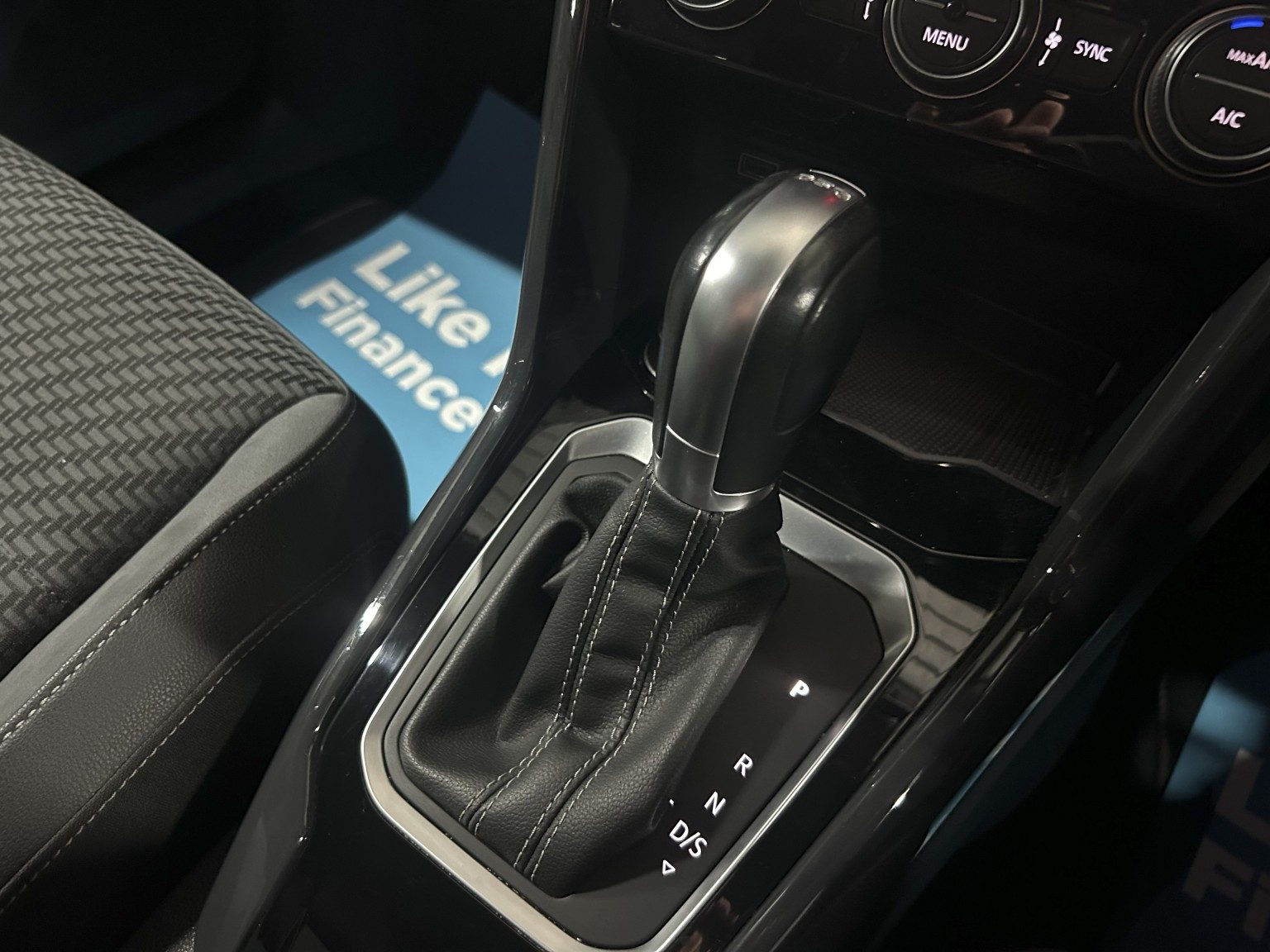 Volkswagen T-Roc - Image 15