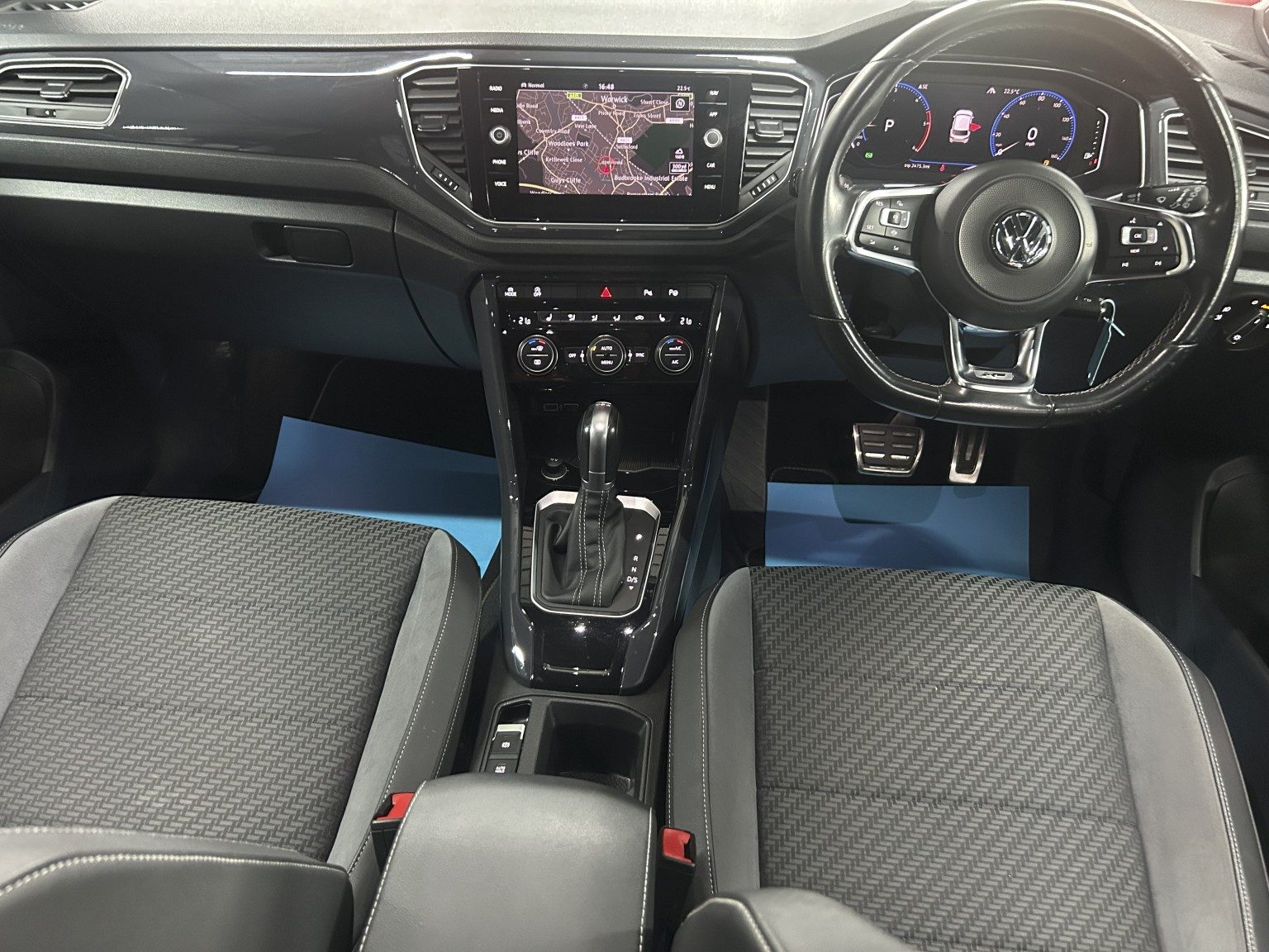 Volkswagen T-Roc - Image 17
