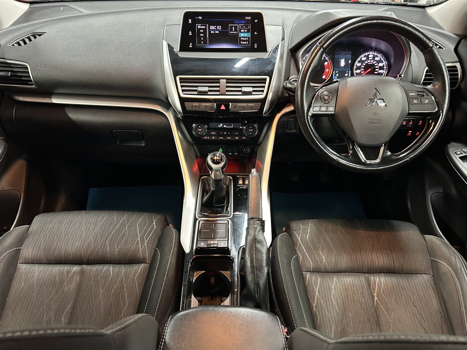 Mitsubishi Eclipse Cross - Image 9