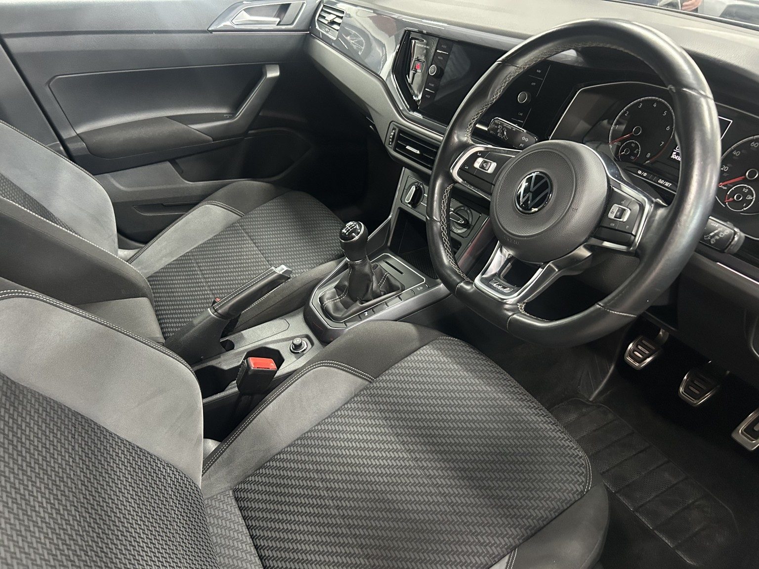 Volkswagen Polo - Image 11