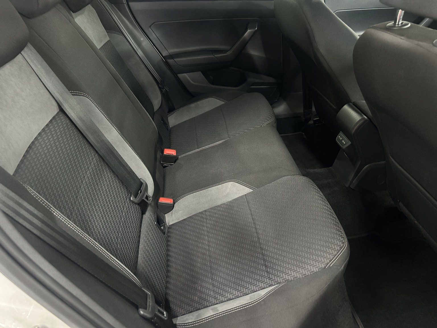Volkswagen Polo - Image 16