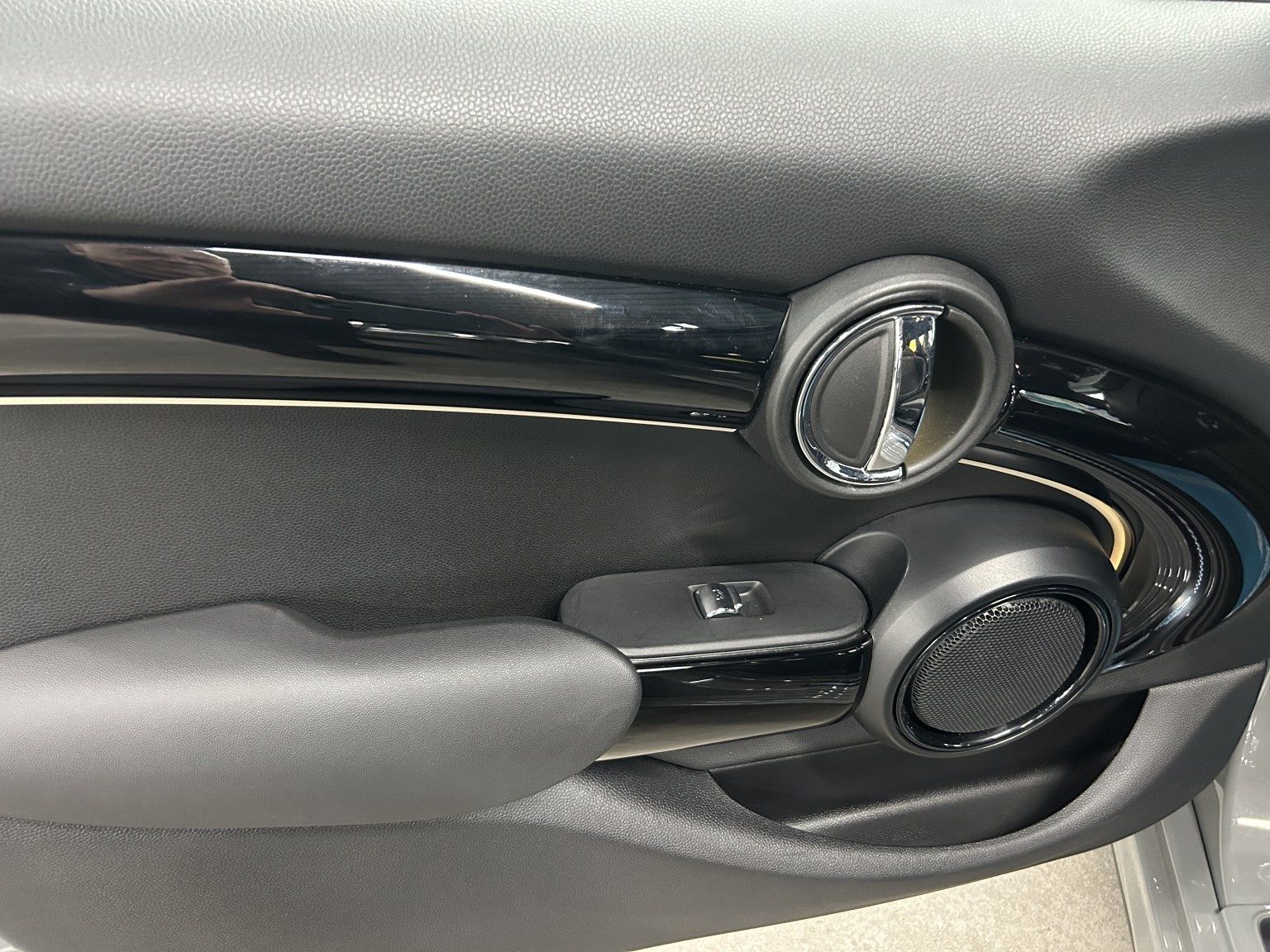 Mini Hatch - Image 14