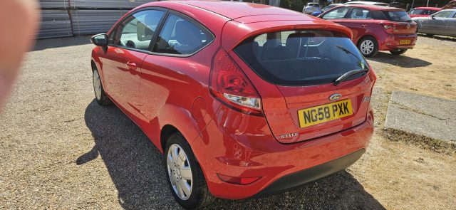 Ford Fiesta - Image 11
