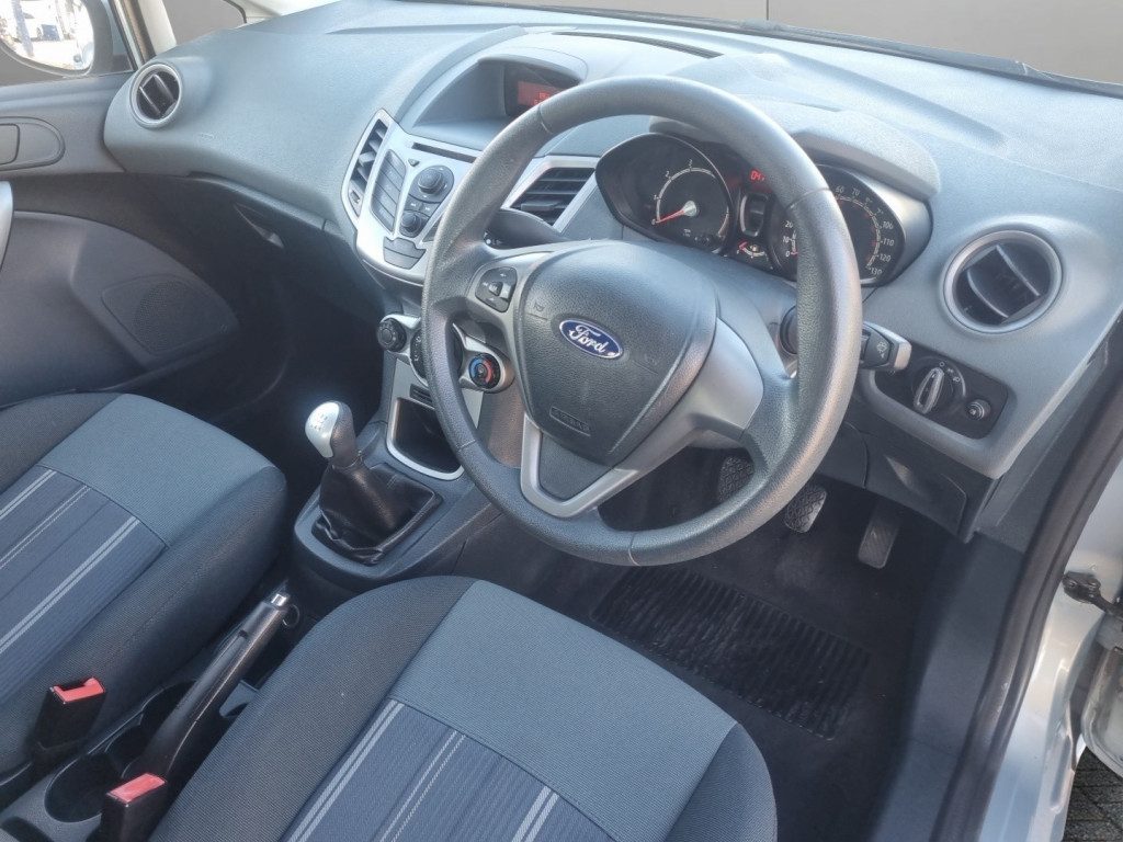 Ford Fiesta - Image 10