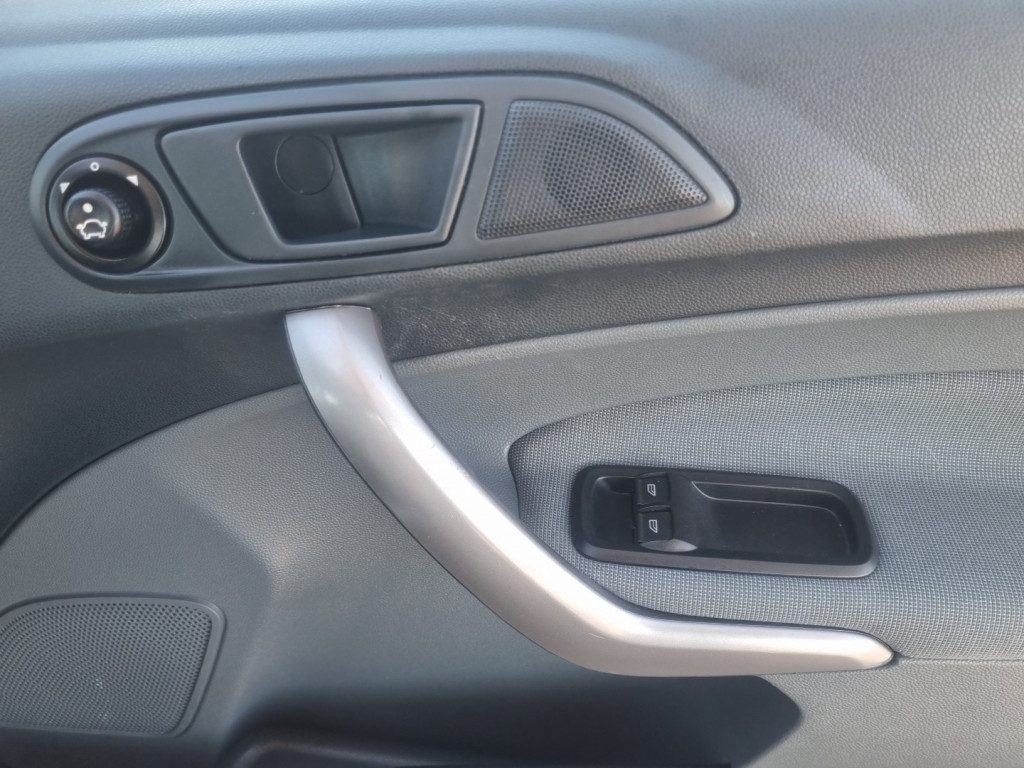 Ford Fiesta - Image 17