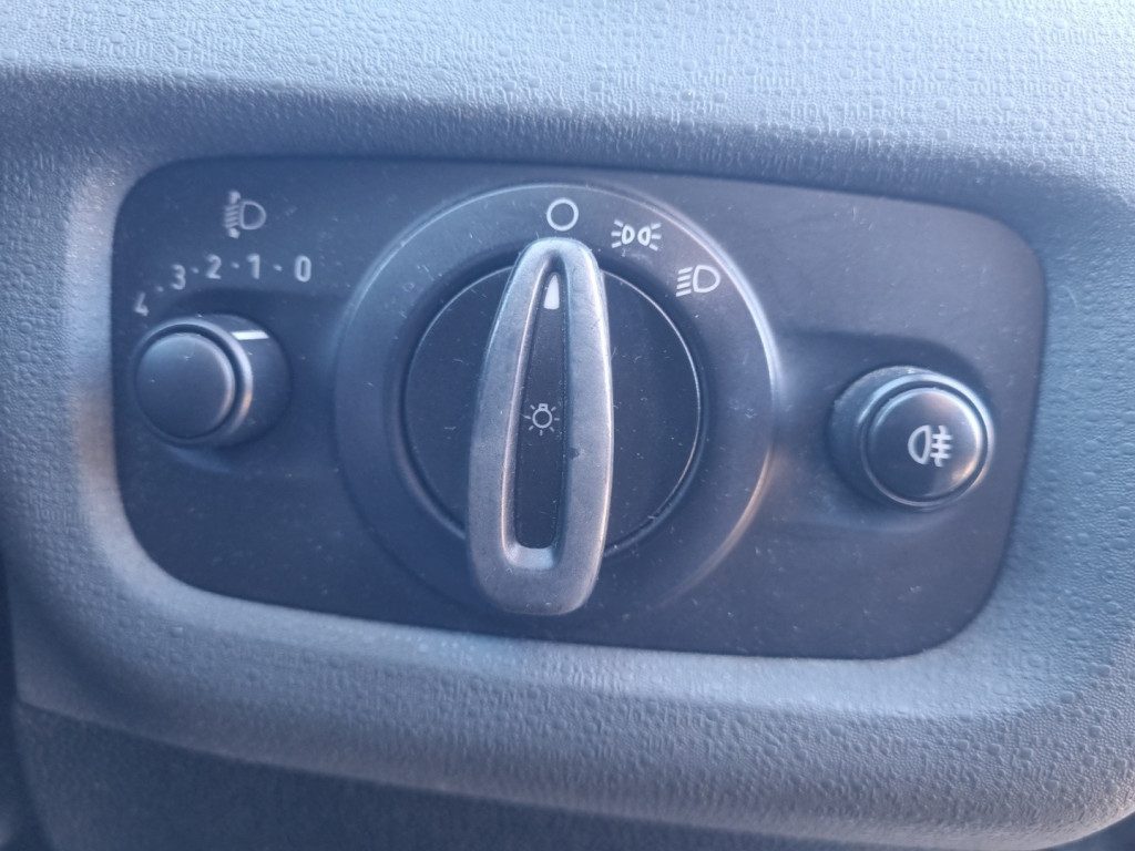 Ford Fiesta - Image 18