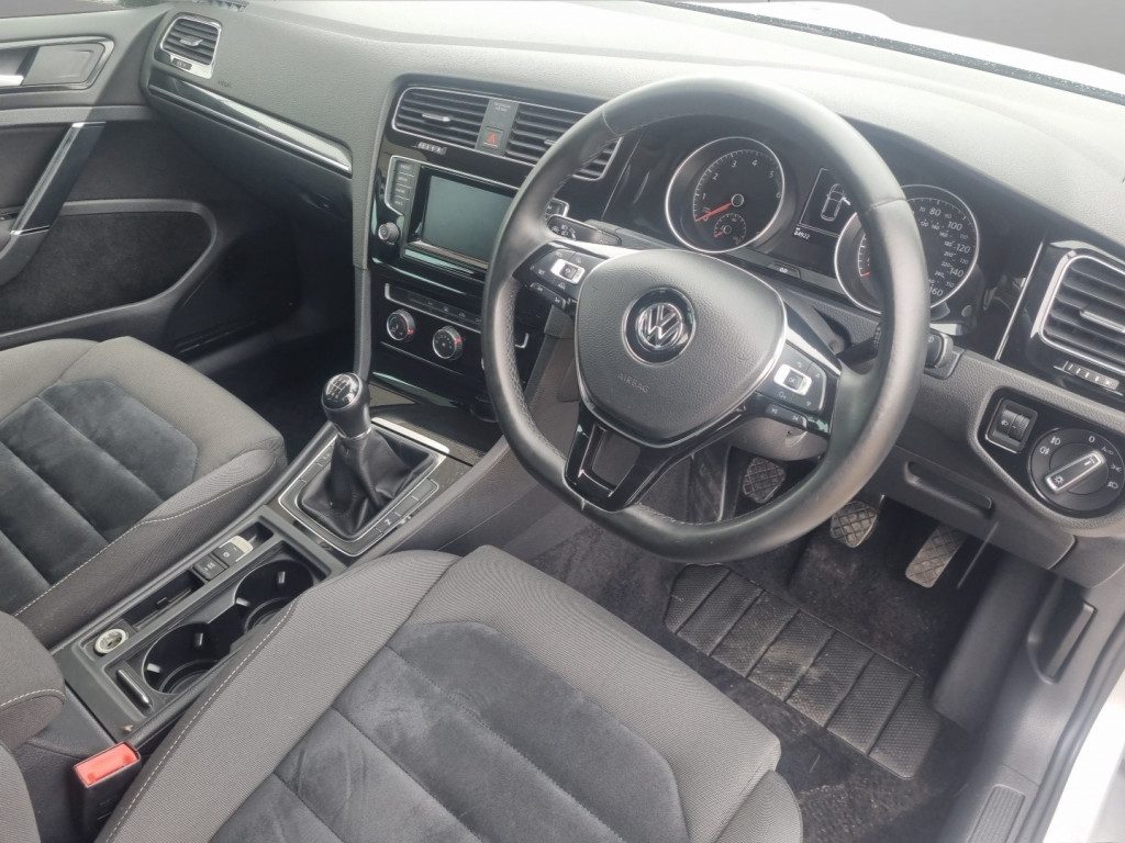 Volkswagen Golf - Image 10