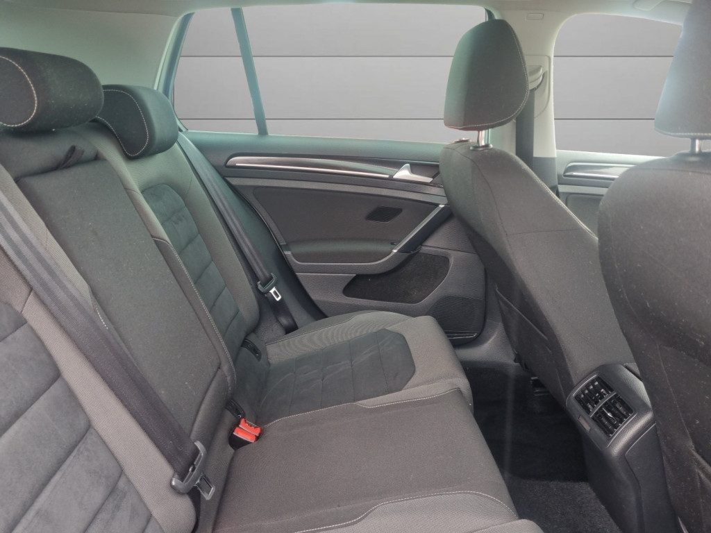 Volkswagen Golf - Image 12