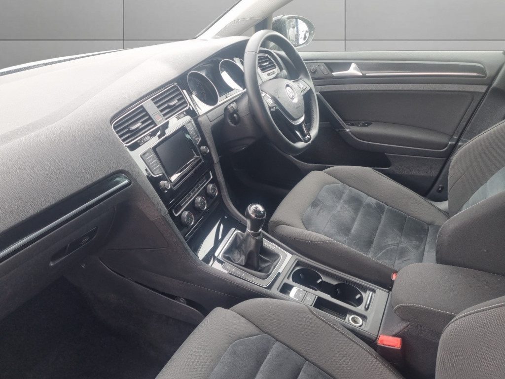 Volkswagen Golf - Image 13