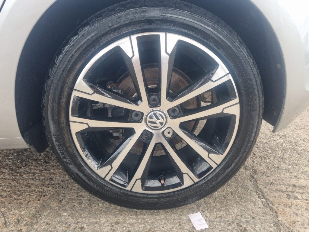 Volkswagen Golf - Image 16
