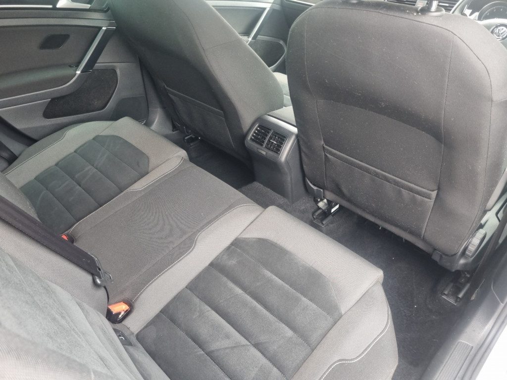 Volkswagen Golf - Image 19