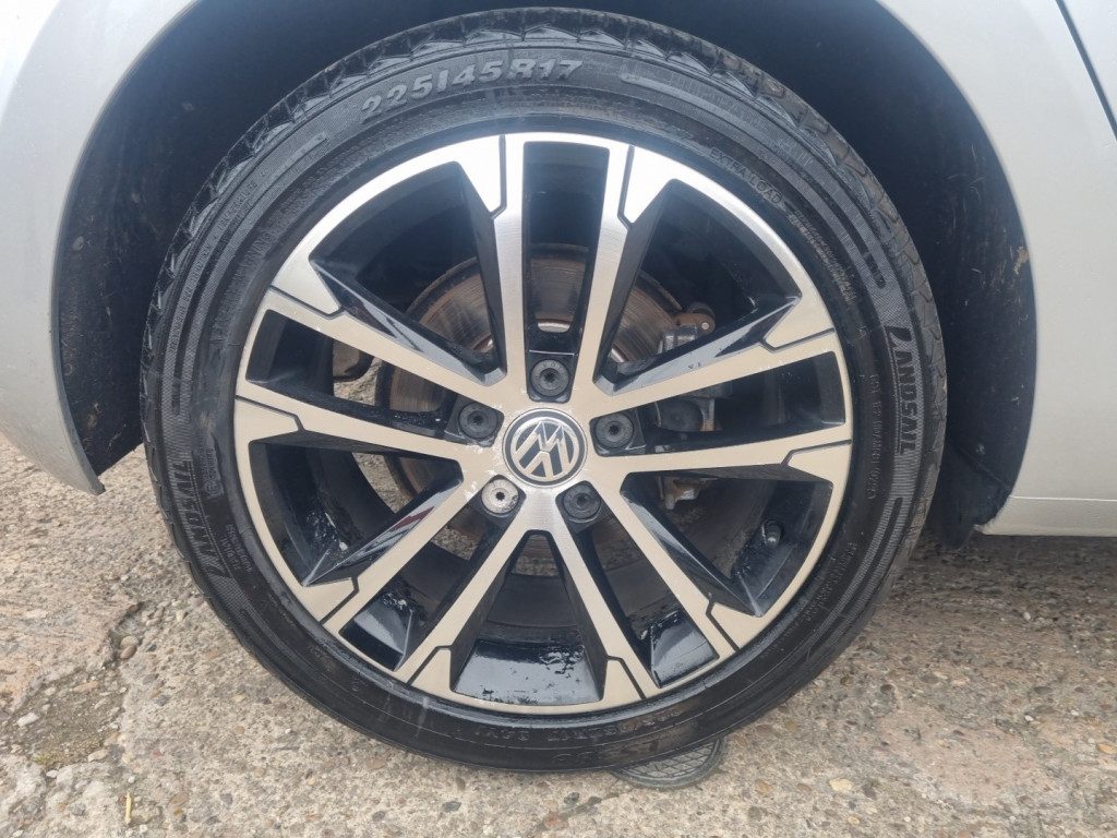 Volkswagen Golf - Image 20