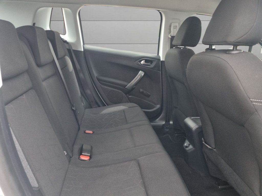 Peugeot 2008 - Image 12
