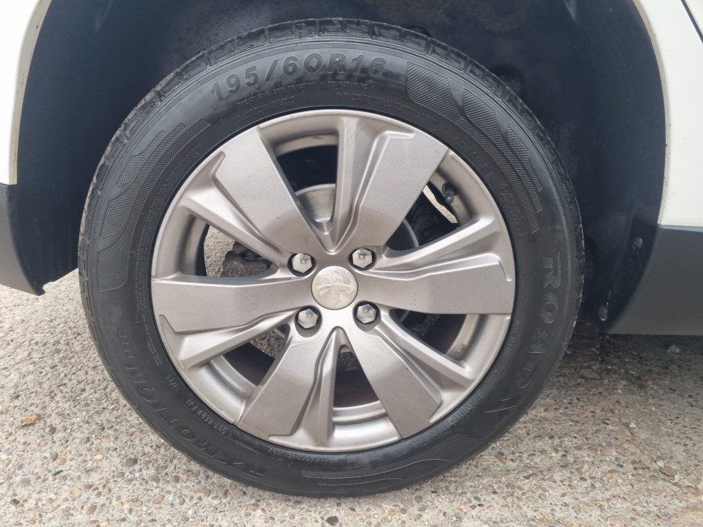 Peugeot 2008 - Image 19